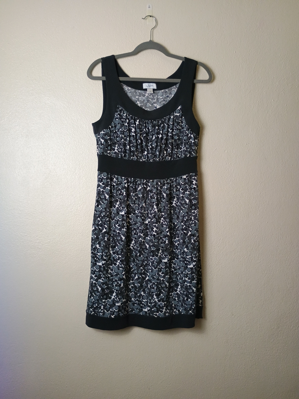 LOFT M Black & Gray Floral Print Sleeveless Empire -Waist Dress - Armholes